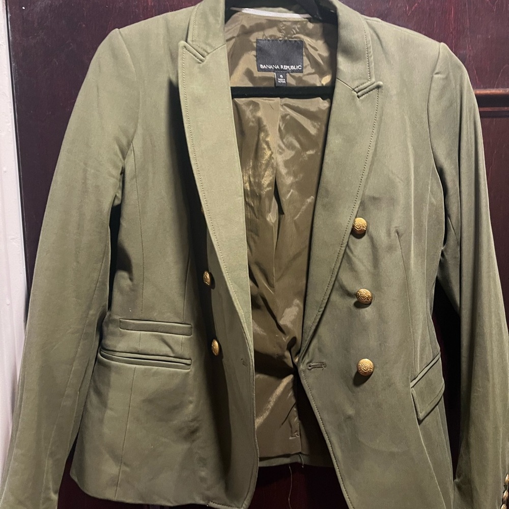 Banana Republic size 6 green military-style women’s blazer — pristine condition